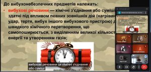 7 В